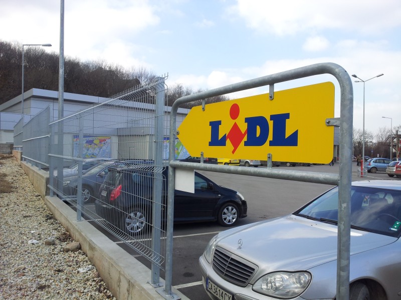 Магазин LIDL-Слатина ограден с оградна система "Nylofor 3D" Hot Dip GA BETAFENCE