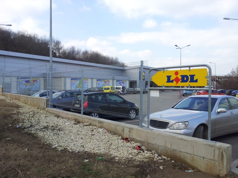 Магазин LIDL-Слатина ограден с оградна система "Nylofor 3D" Hot Dip GA BETAFENCE