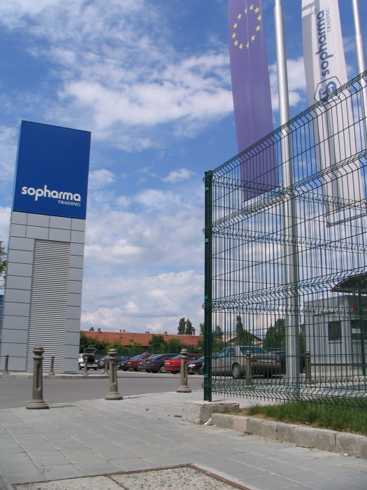 Складова база на фармацевтична фирма "СОФАРМА" с оградна система "Nylofor 3-M"
