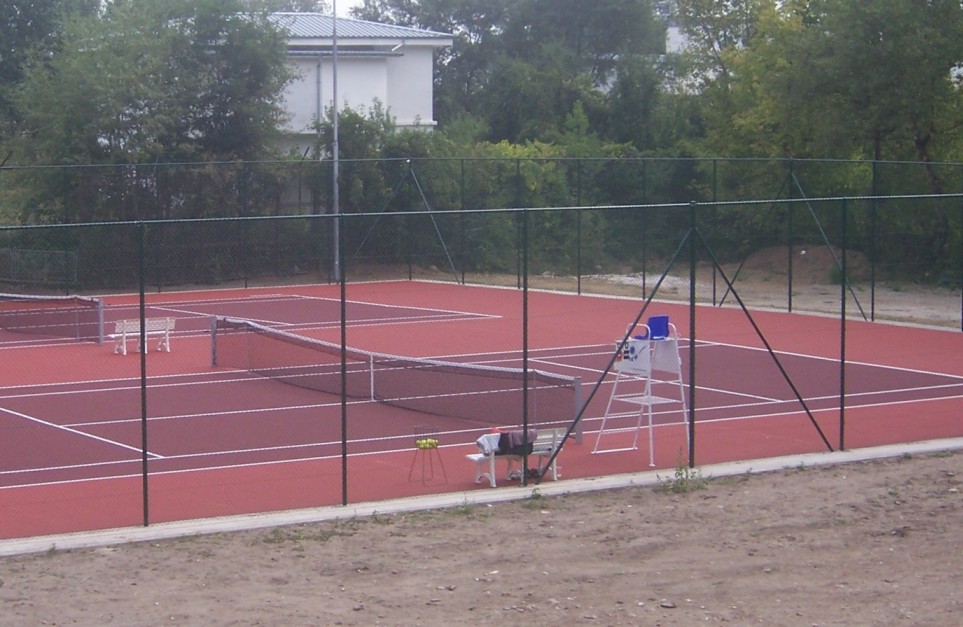 Спортна площадка на Хотел "Хисаря" с оградна система "PLASITOR TENIS"
