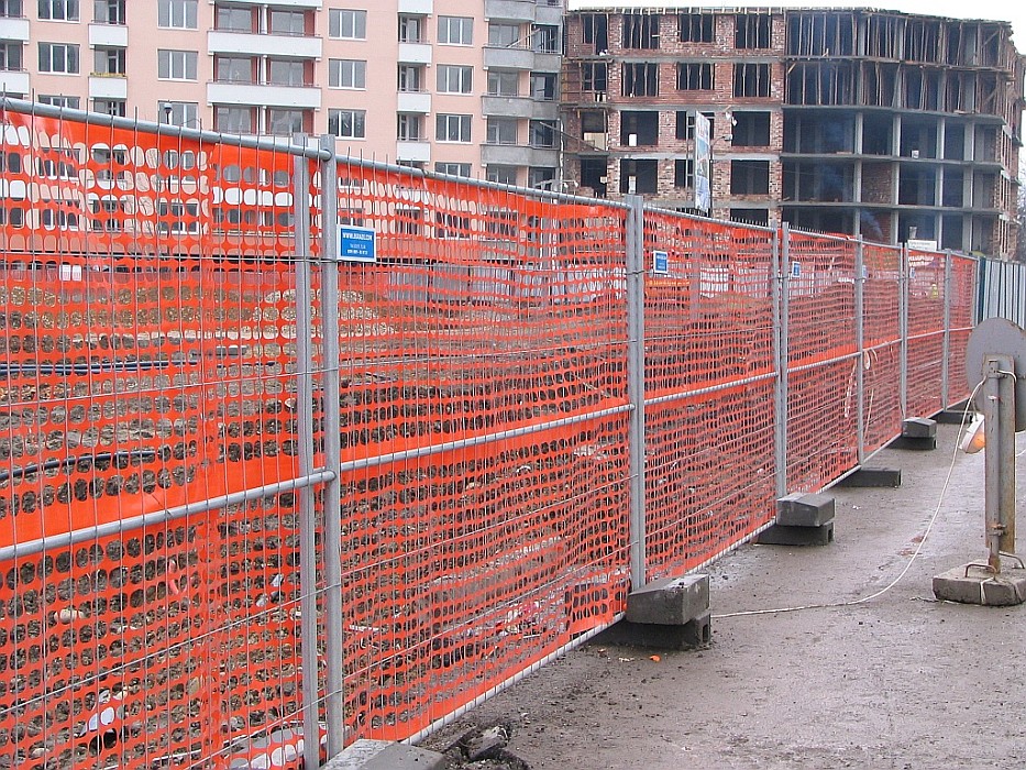 Мобилна оградна с-ма "F3" по време на строежа на магазин "KAUFLAND" - Младост