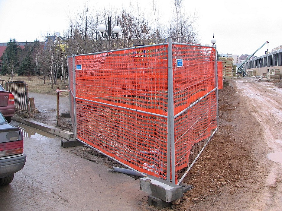 Мобилна оградна с-ма "F3" по време на строежа на магазин "KAUFLAND" - Младост