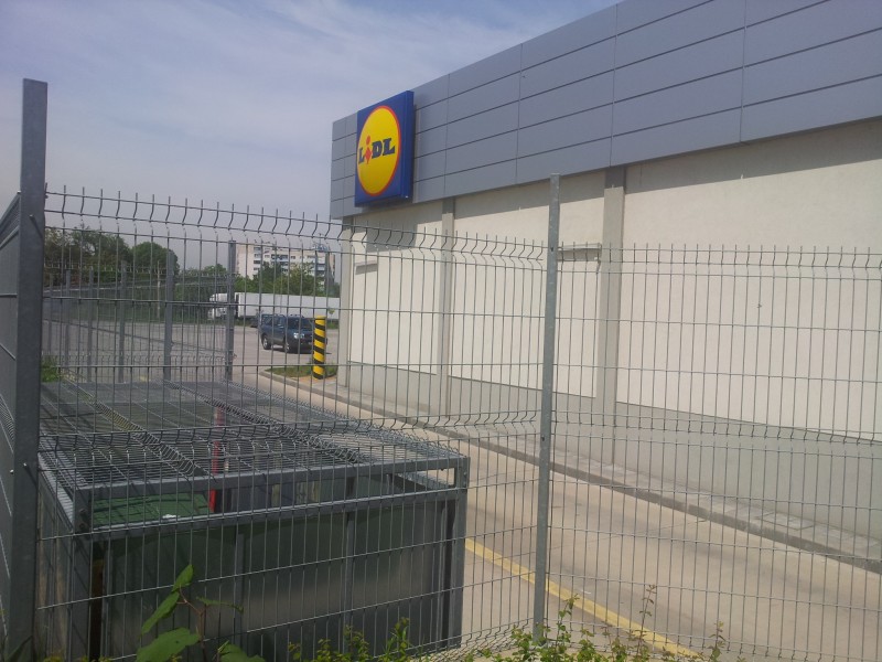 Магазин LIDL - Дружба ограден със система "Nylofor 3D" Hot Dip GA, BETAFENCE