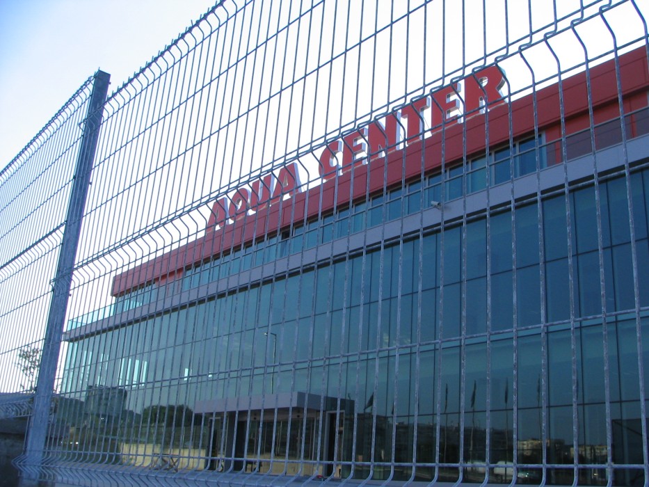 Търговско административен център "Aqua Center" с оградна система "Nylofor 3D HD" Търговско административен център "Aqua Center" с оградна система "Nylofor 3D HD"