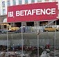 Мобилна оградна система "F2" по време на строежа на Метростанция "ЦУМ"